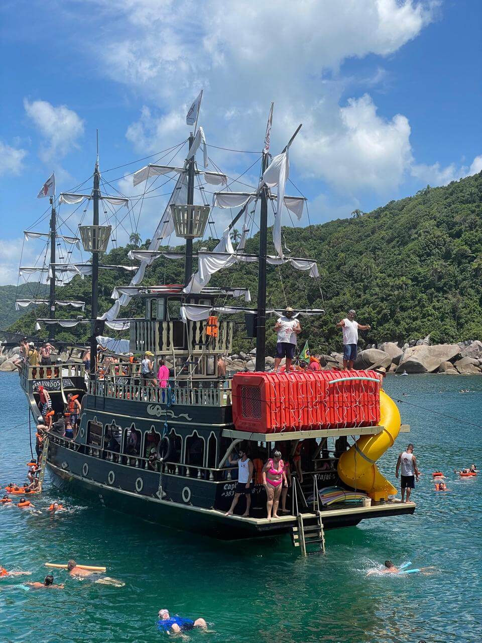 barco pirata bombinhas passeio barco bombinhas tour pirata bombinhas barcoland floripa (4)