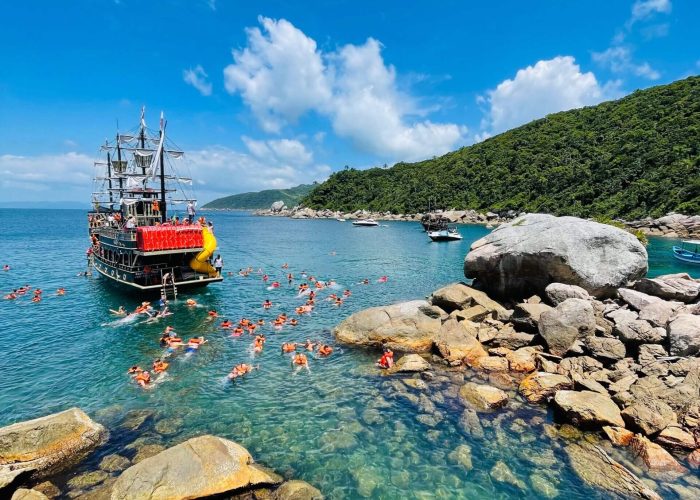 barco pirata bombinhas passeio barco bombinhas tour pirata bombinhas barcoland floripa (11)