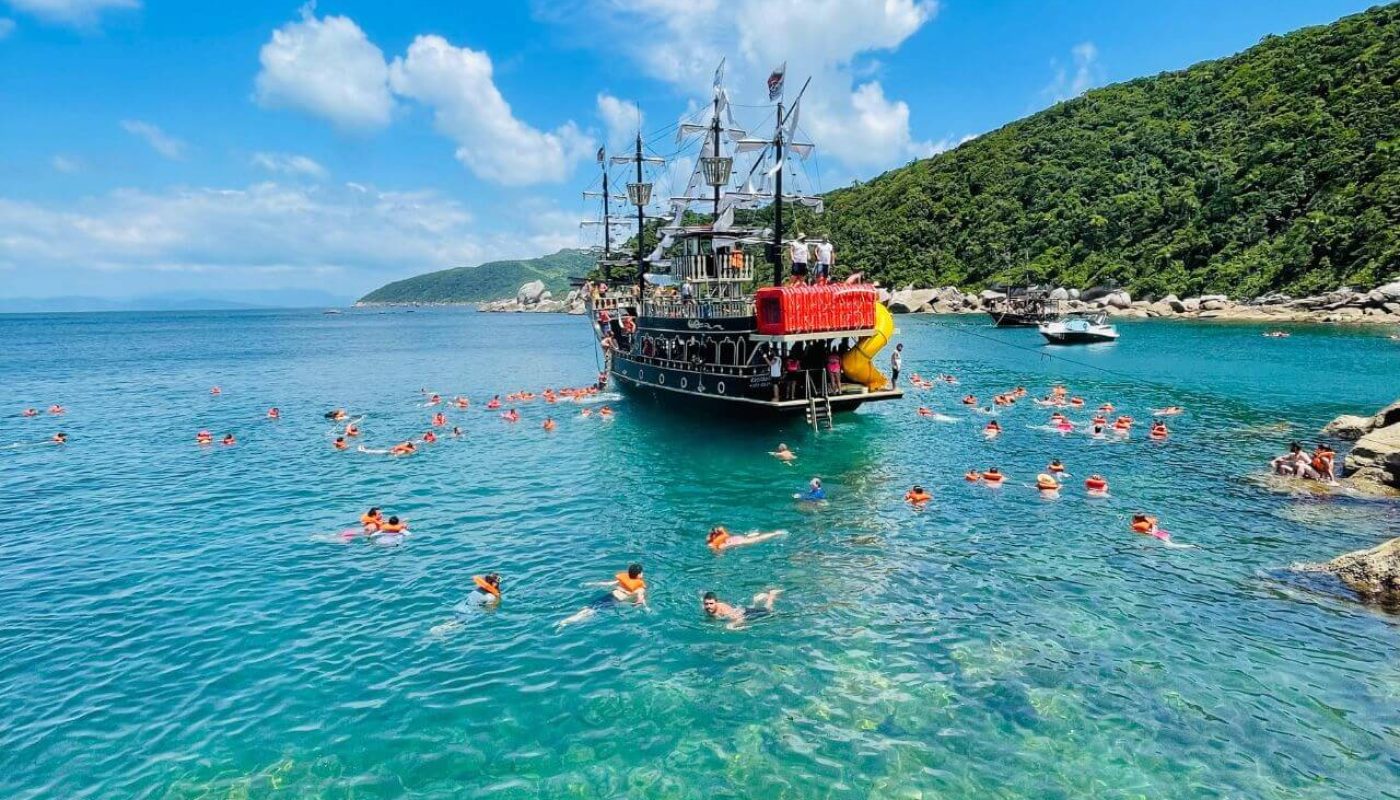 barco pirata bombinhas passeio barco bombinhas tour pirata bombinhas barcoland floripa (2)