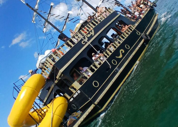 barco pirata bombinhas passeio barco bombinhas tour pirata bombinhas barcoland floripa (22)