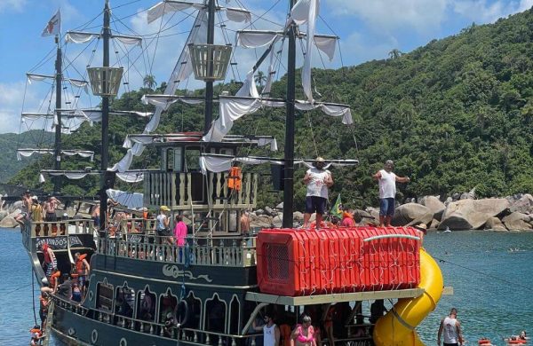 barco pirata bombinhas passeio barco bombinhas tour pirata bombinhas barcoland floripa (4)
