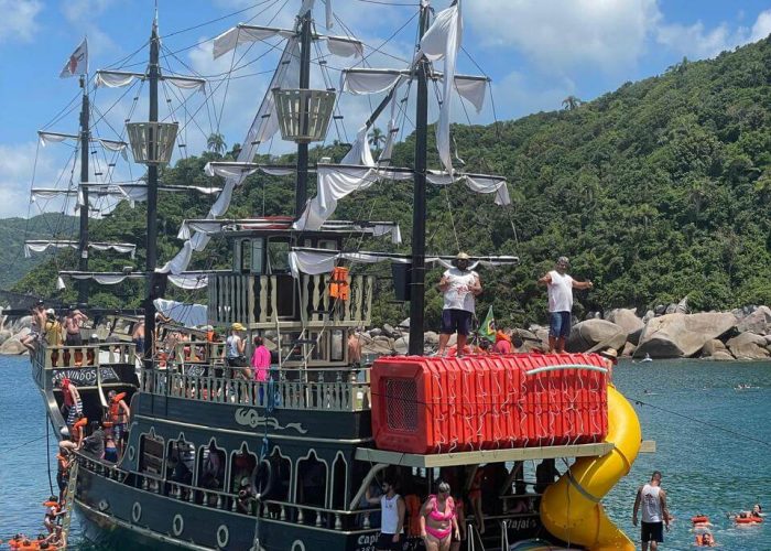 barco pirata bombinhas passeio barco bombinhas tour pirata bombinhas barcoland floripa (4)
