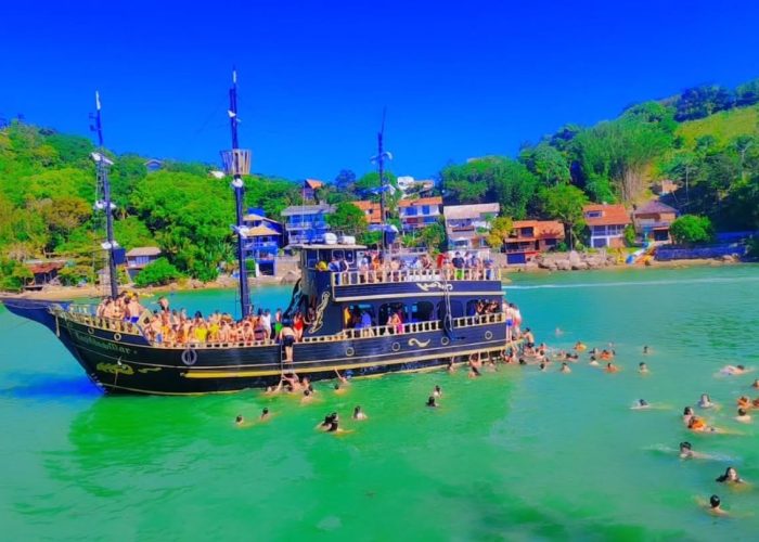 barco pirata bombinhas passeio barco bombinhas tour pirata bombinhas barcoland floripa (5)