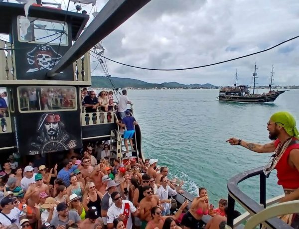 barco pirata bombinhas passeio barco bombinhas tour pirata bombinhas barcoland floripa (8)